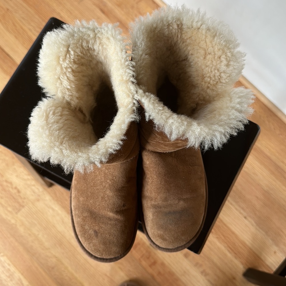 UGG Chestnut Bailey Button - Picture 6 of 7